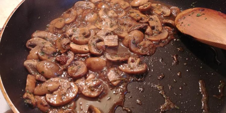 Mushrooms with broth reduced