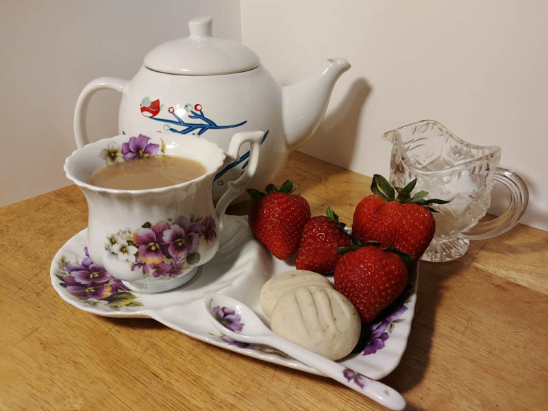 Shortbread cookies with tea